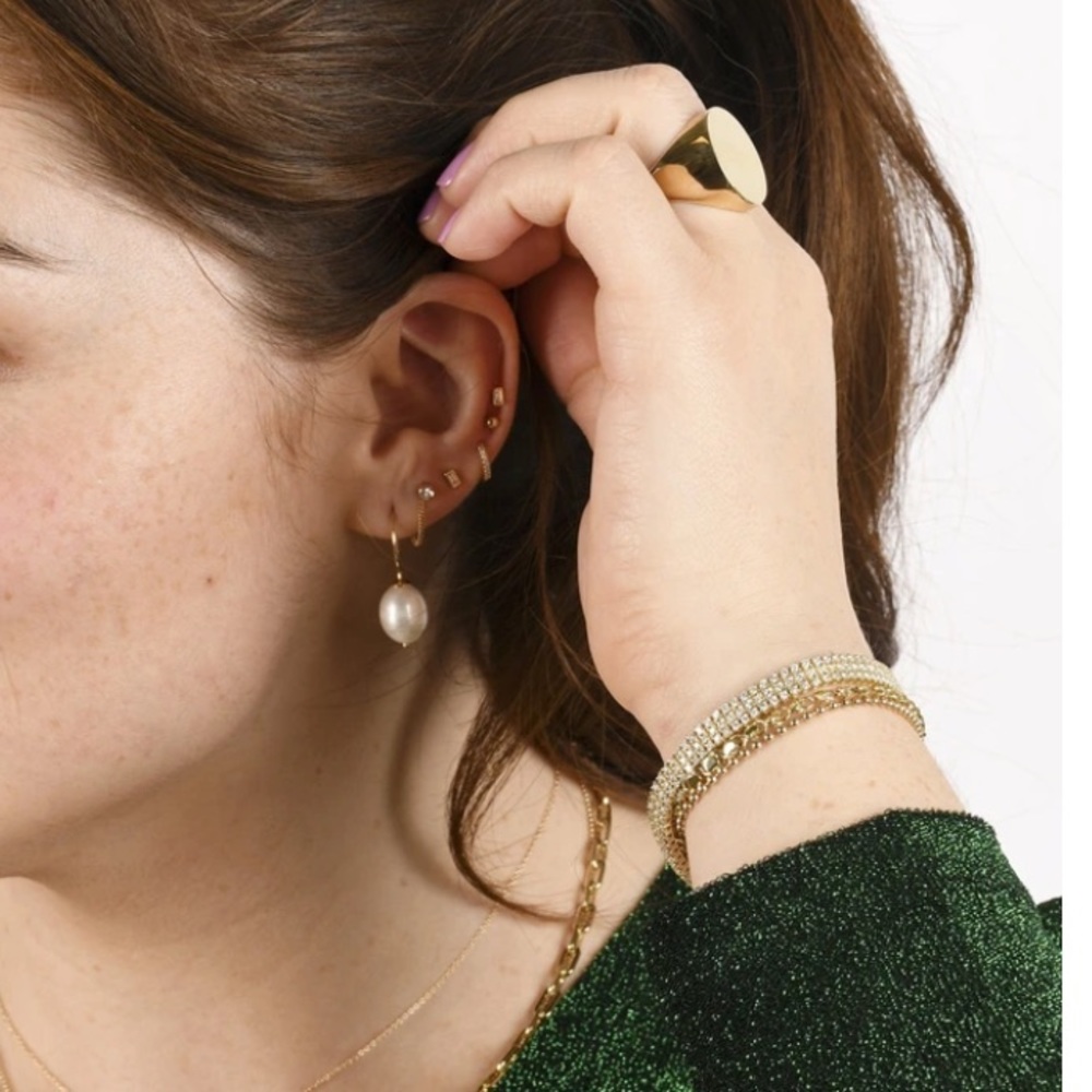 Dainty Baroque Pearl Drop Hoop Earrings - Picture 4 of 6